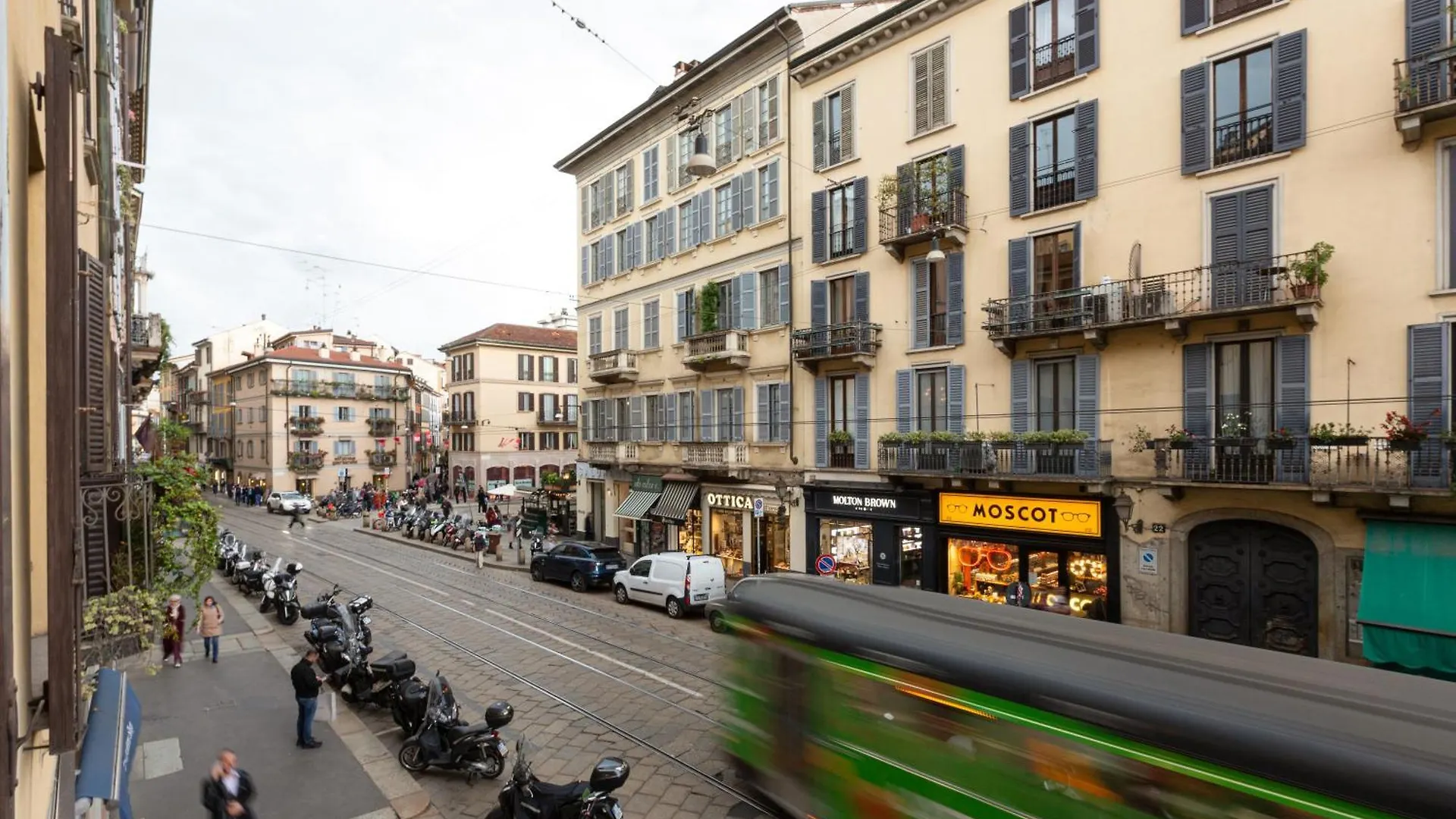 Brera - Castello - Ampio Bilocale Milano Centro Apartment 0*, Milan